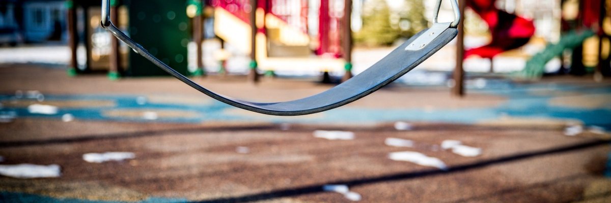 Schaukel auf Spielplatz